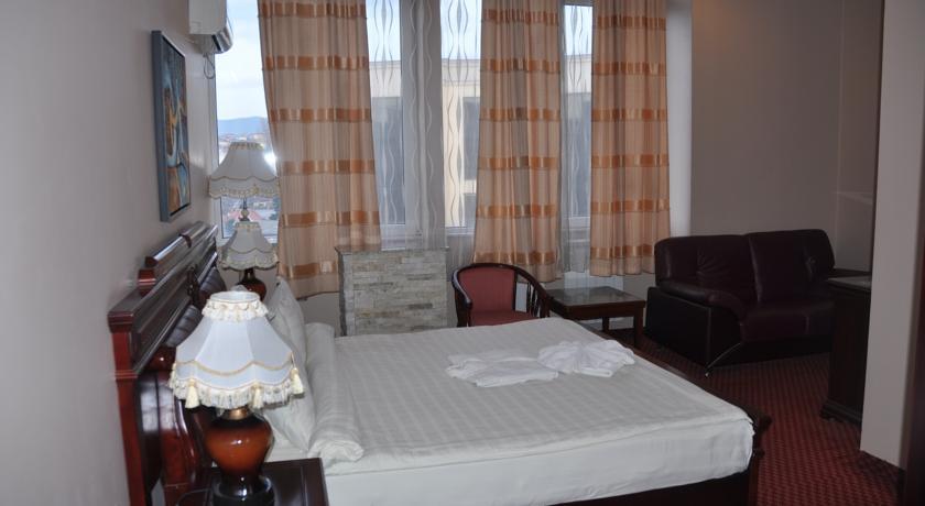 Hotel Royal Pristina Esterno foto