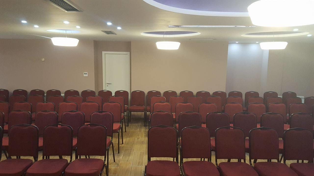 Hotel Royal Pristina Esterno foto
