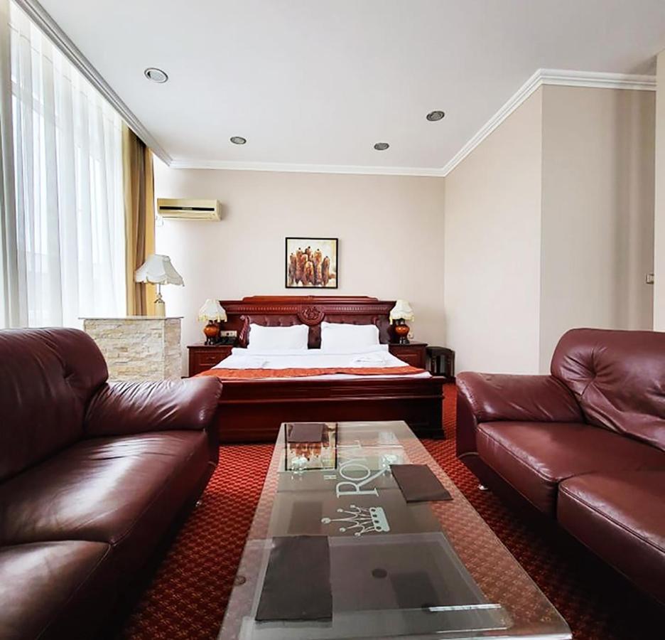 Hotel Royal Pristina Esterno foto