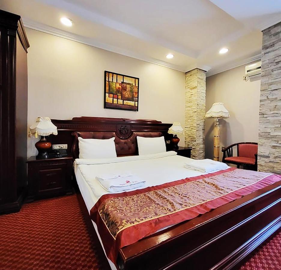 Hotel Royal Pristina Esterno foto