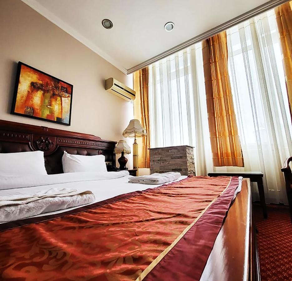 Hotel Royal Pristina Esterno foto