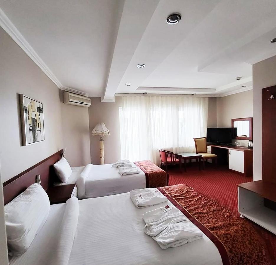 Hotel Royal Pristina Esterno foto