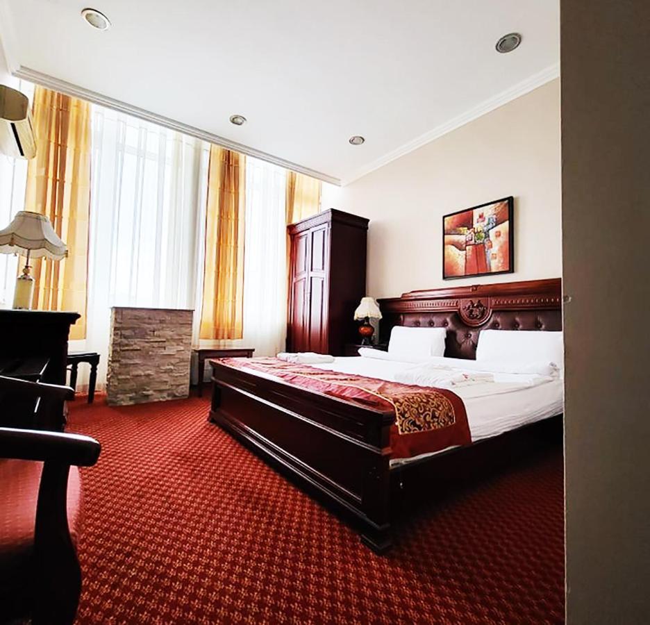Hotel Royal Pristina Esterno foto