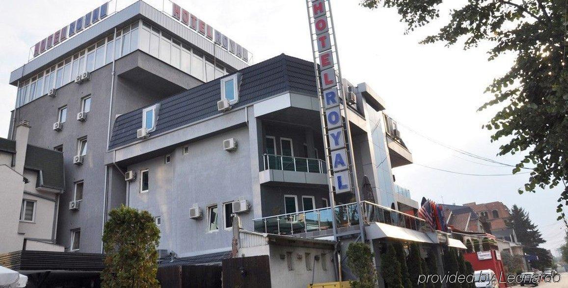 Hotel Royal Pristina Esterno foto