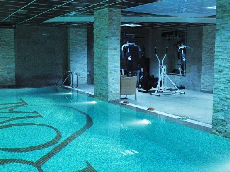 Hotel Royal Pristina Esterno foto